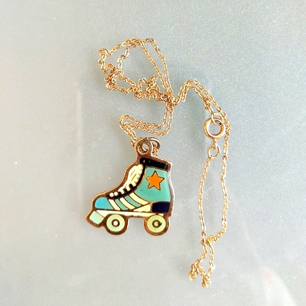 Urban Outfitters Skate / Rolleeblade Necklace
